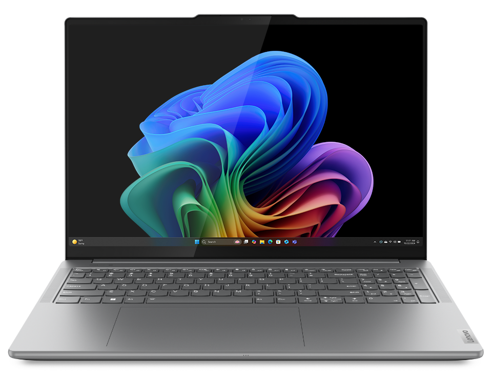 打開的 Yoga Pro 9i Gen 9 (16 吋 Intel) 的正面視圖，螢幕上顯示著 Windows Copilot